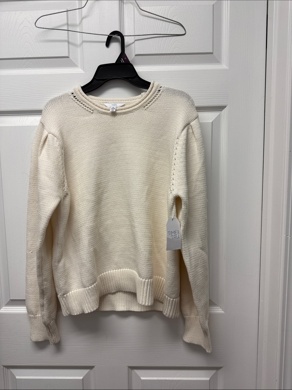 Time and Tru Cream Crew Neck Pullover Sweater